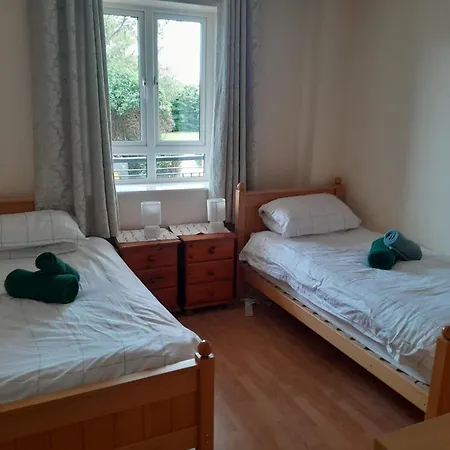 Apartment Spacious And Bright 2 Bedroom - Great Location