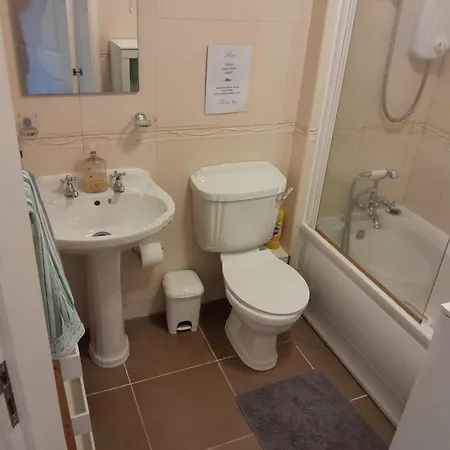 Apartment Spacious And Bright 2 Bedroom - Great Location Galway